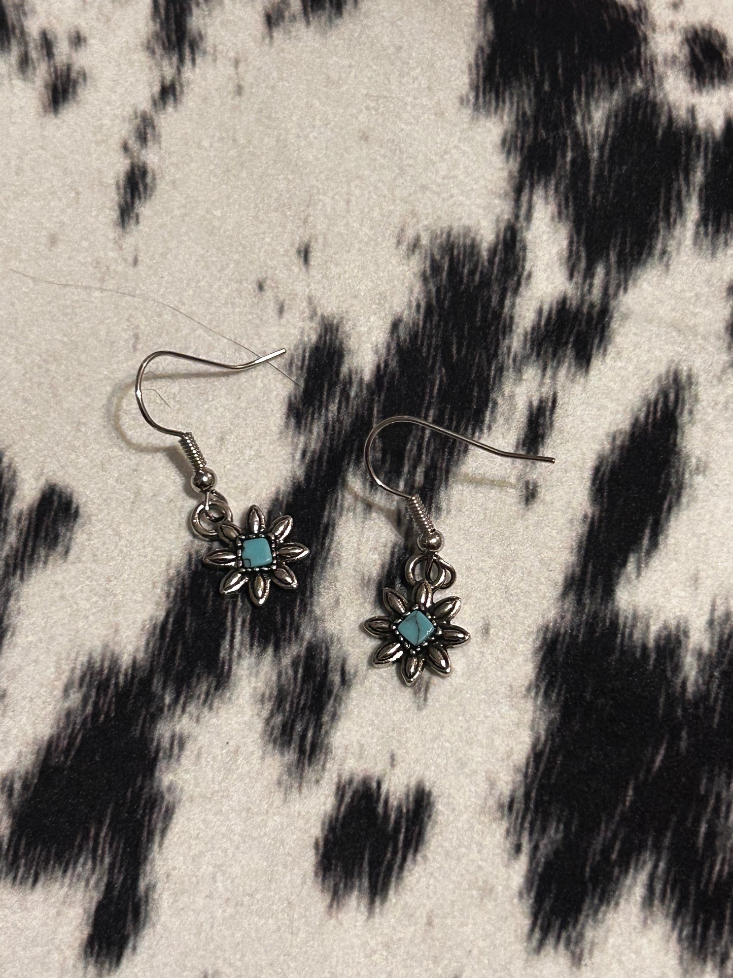 Mini flower earrings