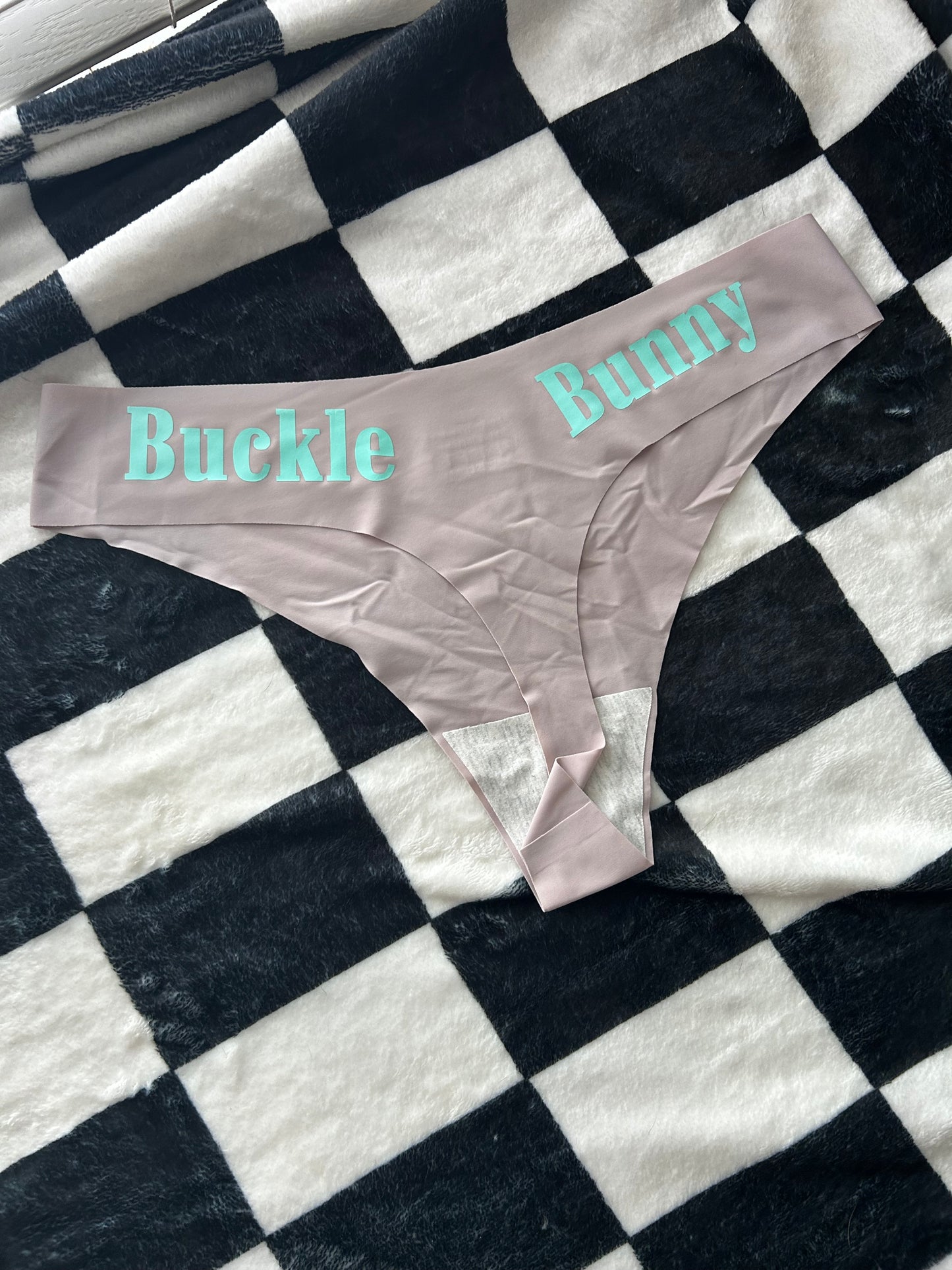 Buckle Bunny Thongs (seamless) - cream colors