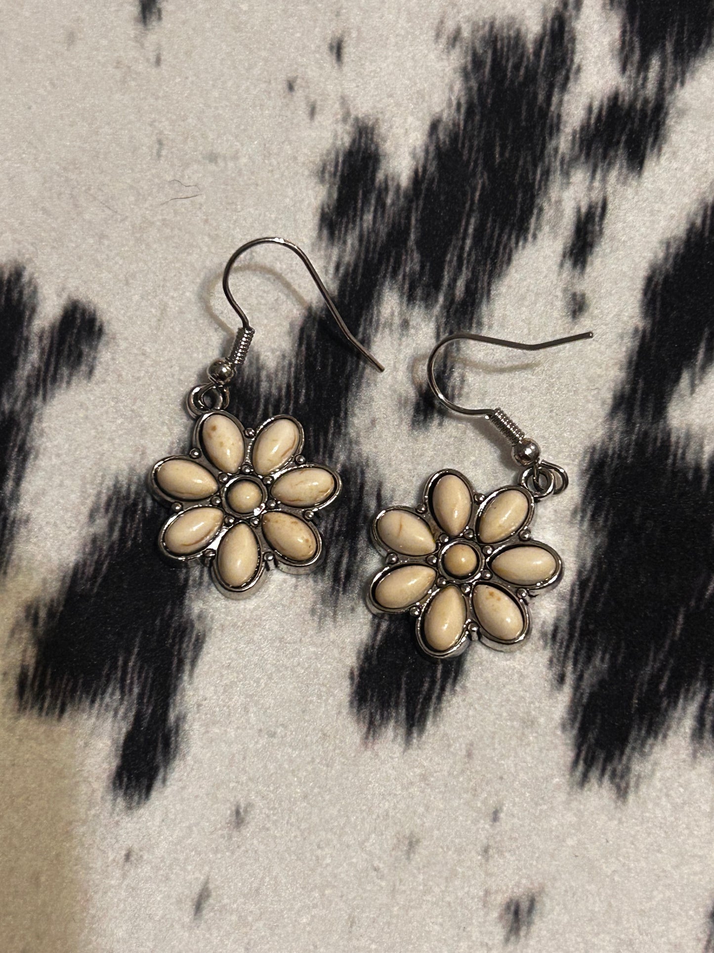 Flower stone earrings