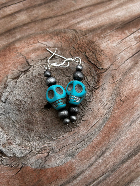 Skulls and pearls earrings