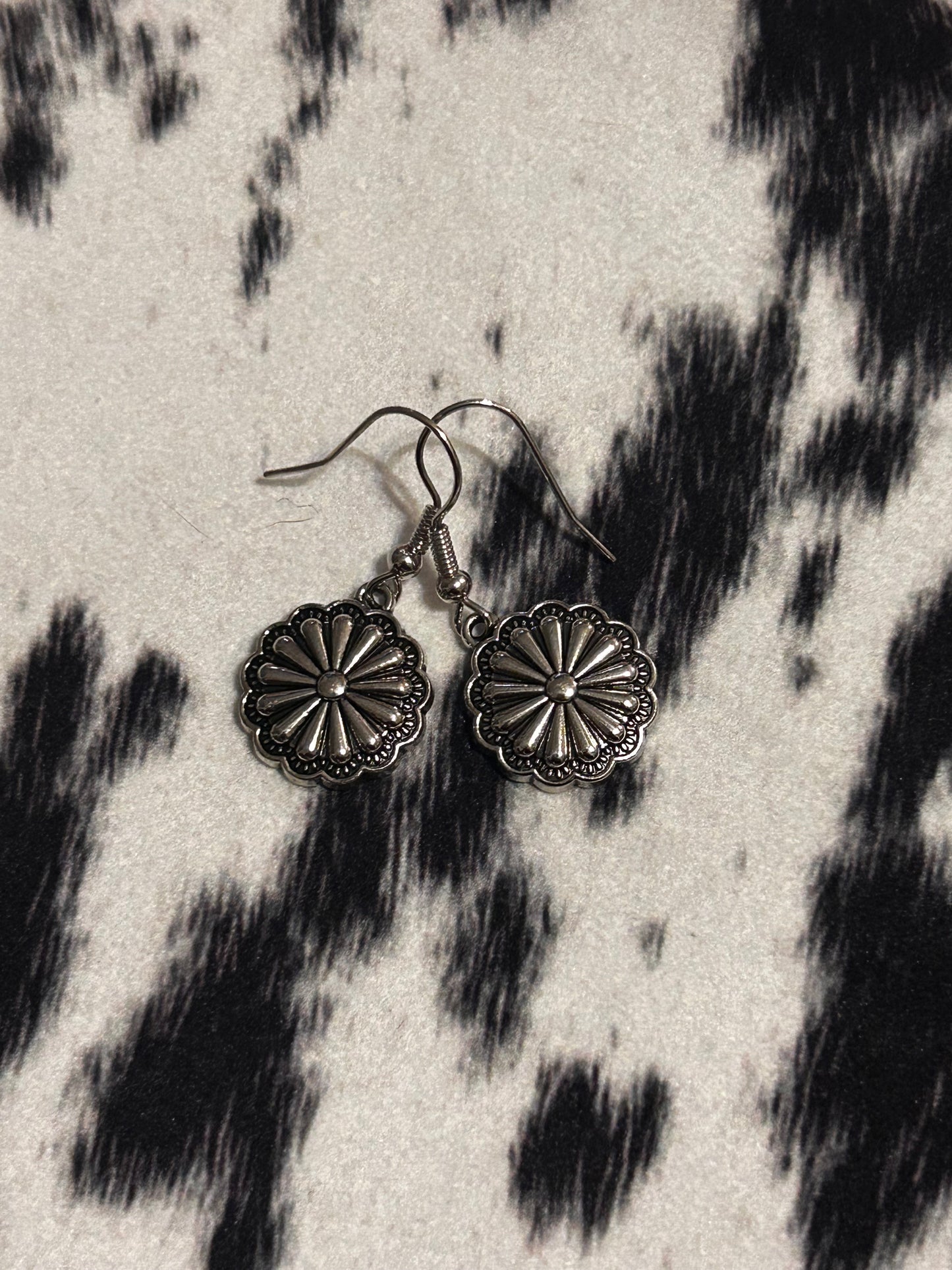 Round flower earrings