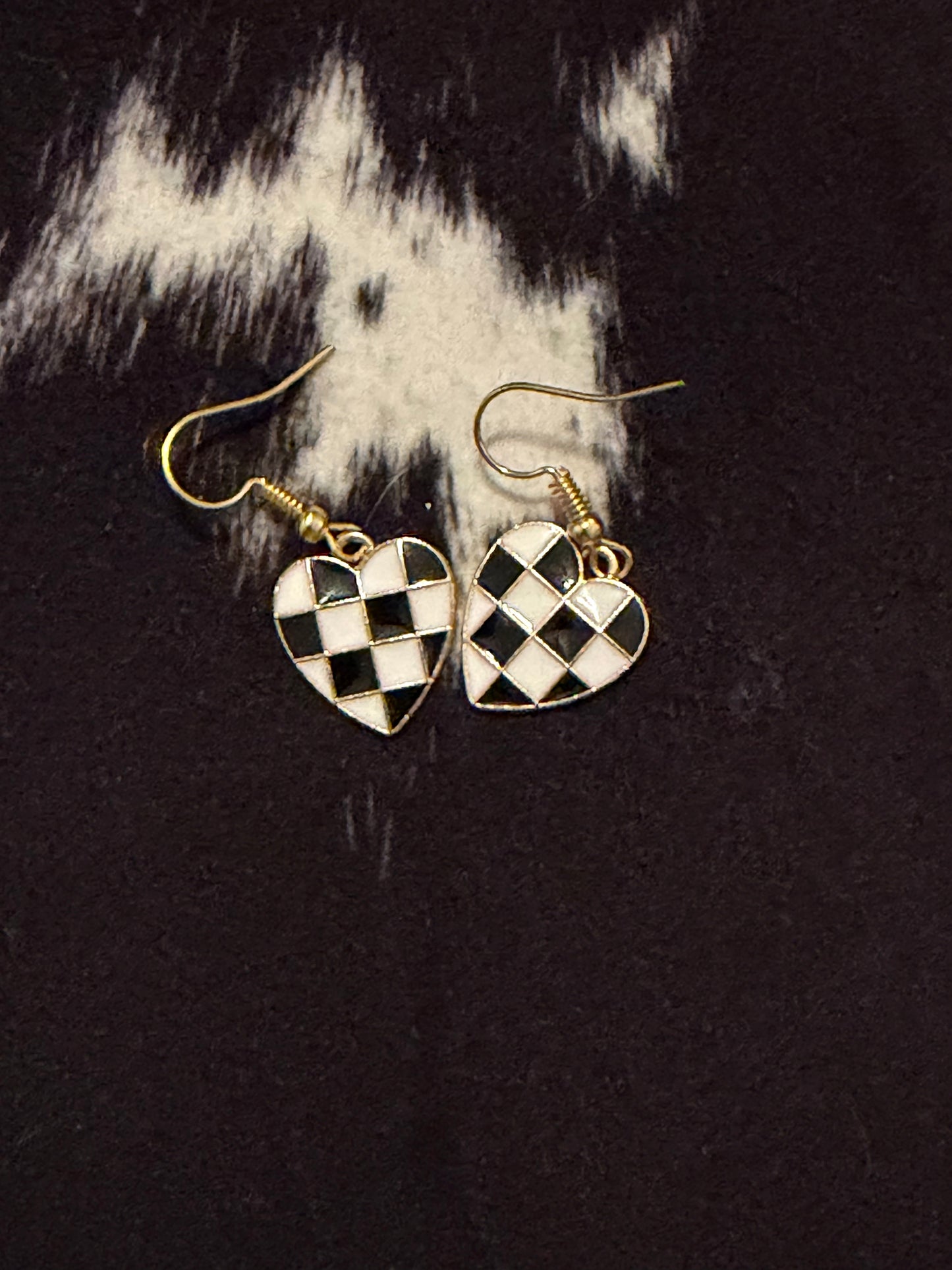 Gold checkered heart earrings