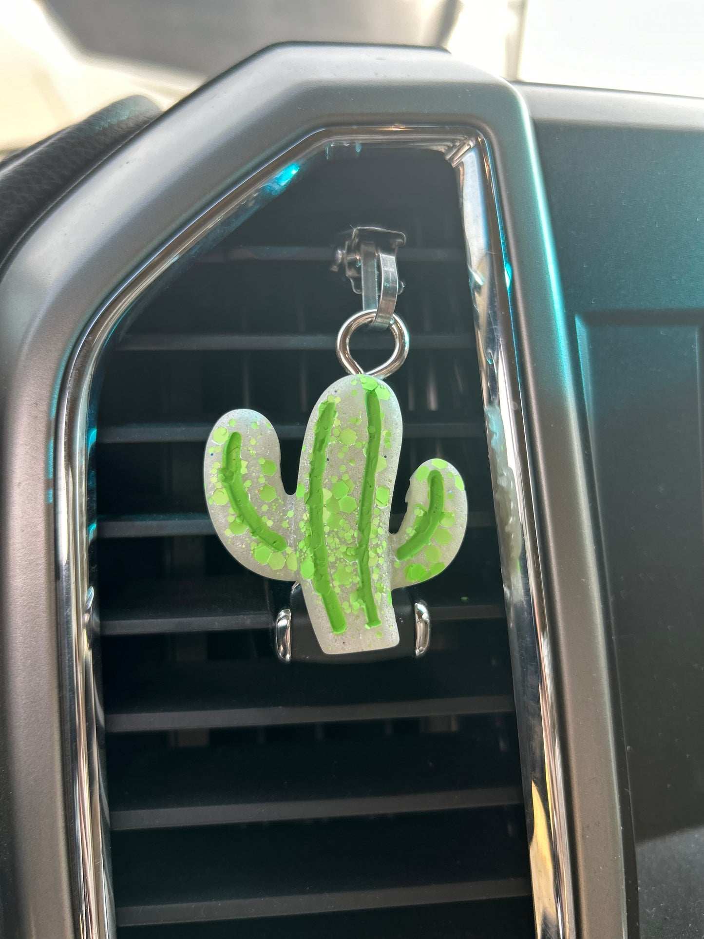 Green and white cactus vent clip